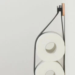 Rabatt ⭐ Tiger Urban Reserverollenhalter Zur Wandbefestigung, Praktischer Und Trendiger Toilettenpapierhalter, Farbe: Schwarz, Mit Austauschbaren Dekor-Ringen Zur Individuellen Gestaltung ❤️ -Tiger Verkäufe unnamed file 108