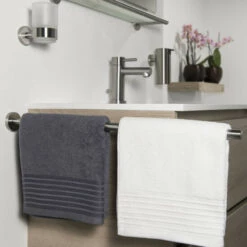 Rabatt 🎁 Tiger Boston Teleskop-Handtuchhalter Edelstahl Gebürstet, 304230946 😍 -Tiger Verkäufe unnamed file 194